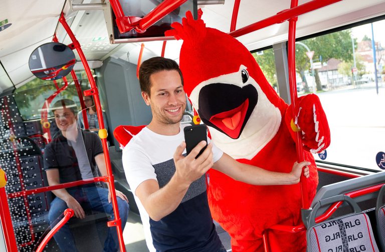 Read more about the article Bus und Bahnfahren per Handy-App: Friendly User können im September kostenlos fahren, wenn sie die neue Big Bird-App nutzen.